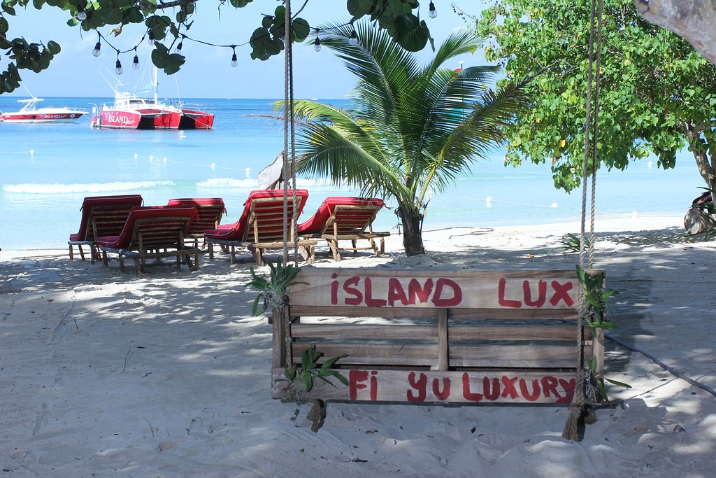 Island Lux Beach Park