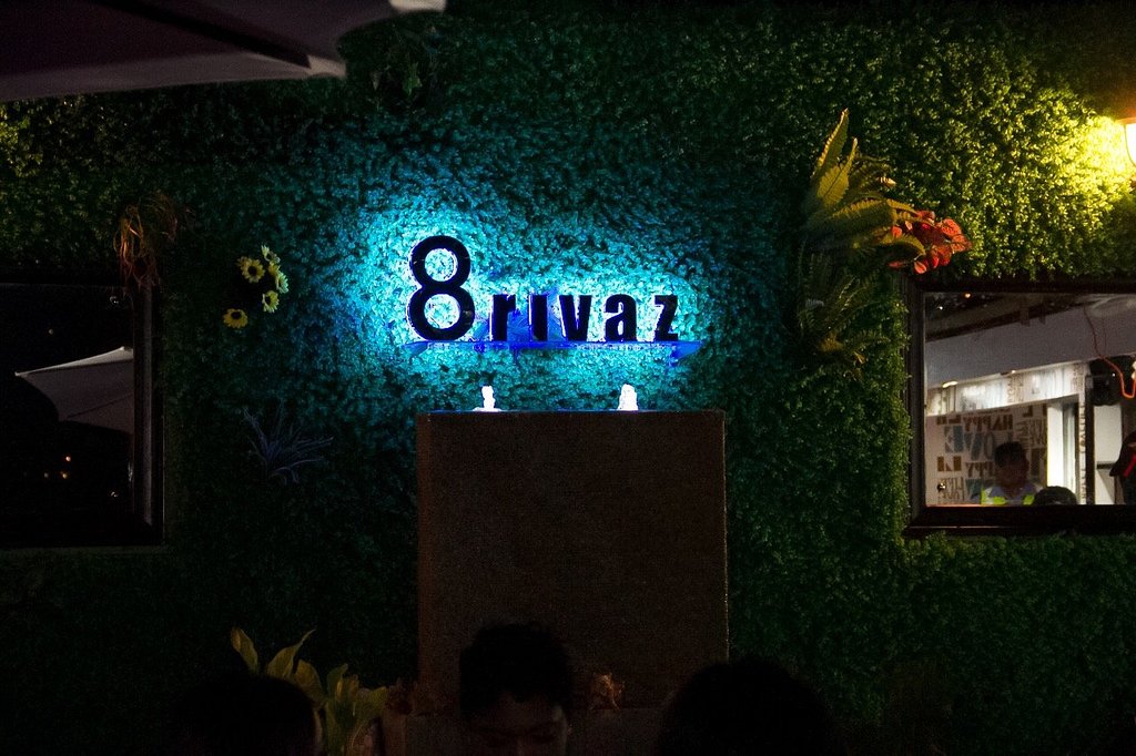 8 Rivaz Ultra Lounge