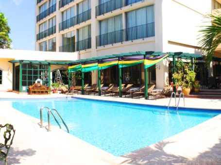 Pool Bar at The Courtleigh Hotel and Suites